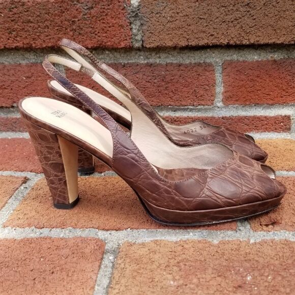 Vera Wang Collection Chocolate Brown Crocodile Slingback Peep Toe Heels - Picture 6 of 14